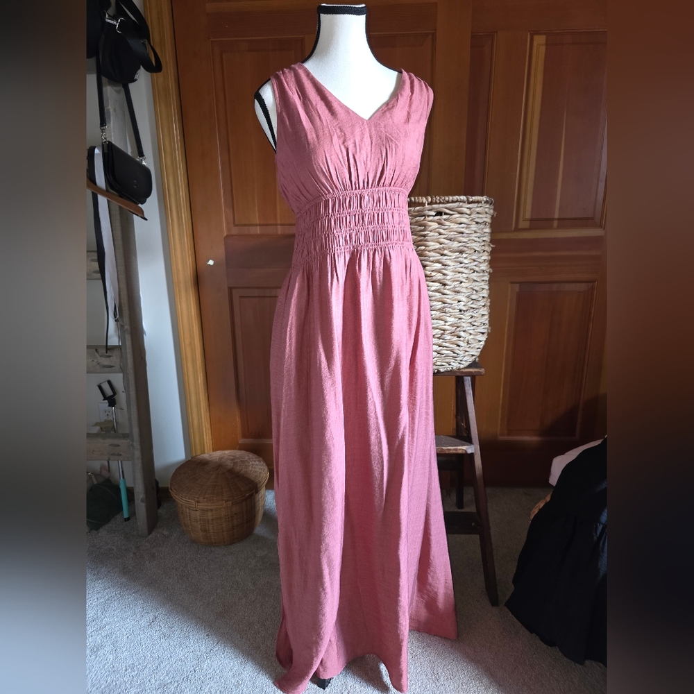 Staccato NWOT Rose Maxi Dress With Rouching And Pockets Size Small